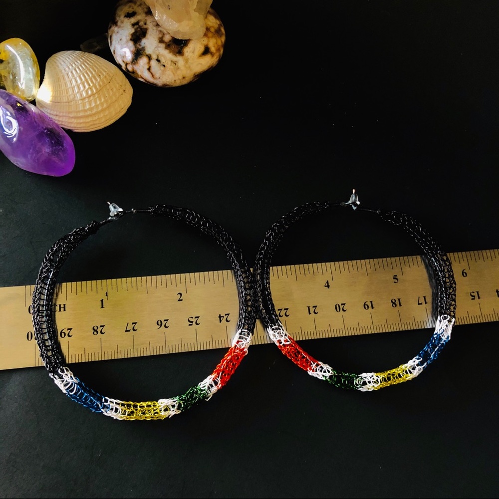 2.5” Handmade Lightweight Color Block Wire Hoops - Picture 3 of 6